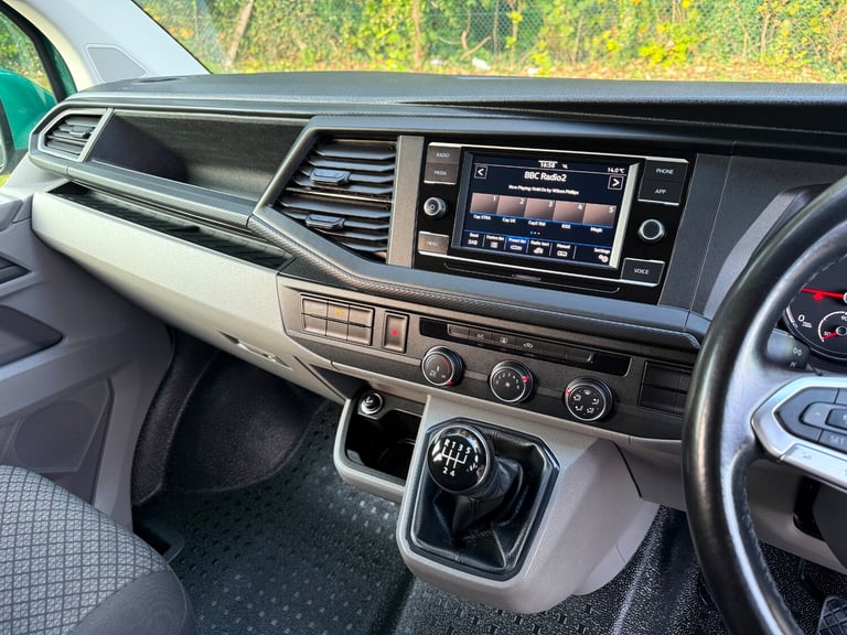 2020 VOLKSWAGEN TRANSPORTER T6.1 8 SEAT SHUTTLE SWB IN BAY LEAF GREEN - EURO