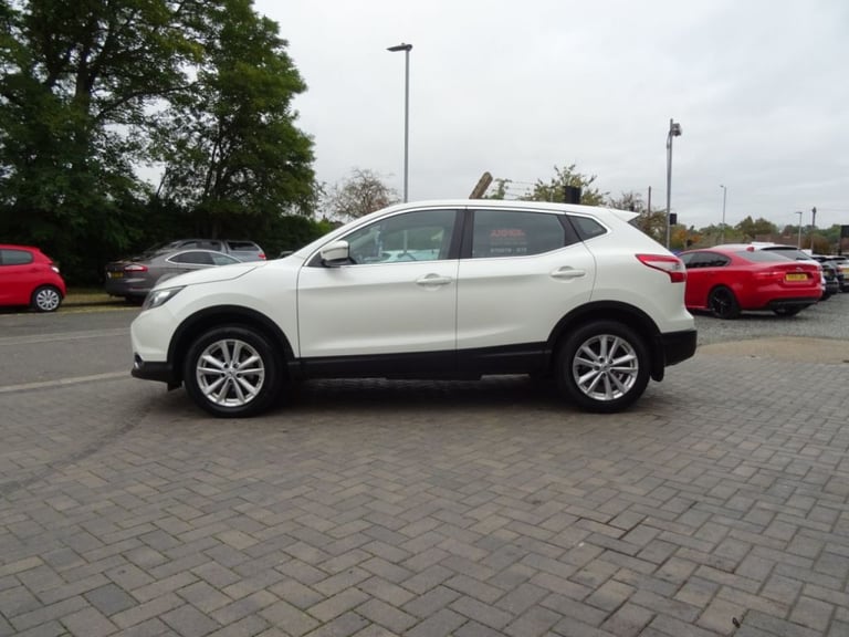  Nissan Qashqai 1.2 DiG-T Acenta 5dr ideal family car Petrol