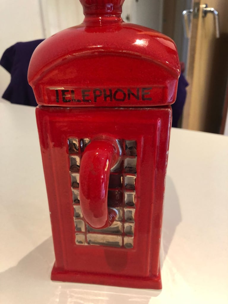 Red teapot 