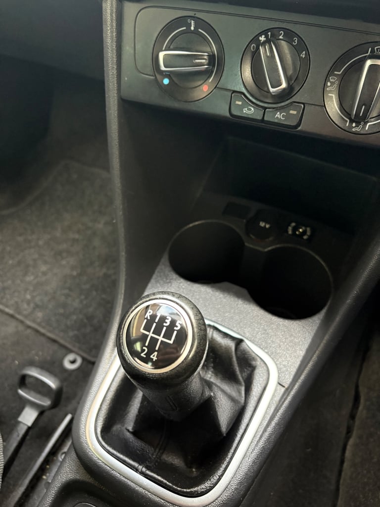 Volkswagen, POLO, Hatchback, 2012, Manual, 1198 (cc), 5 doors