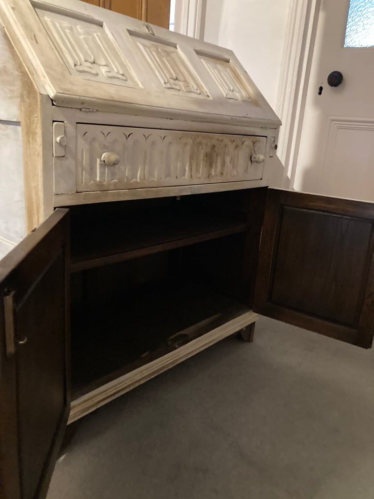 Pedestal Bureau desk/ Cabinet free to go 