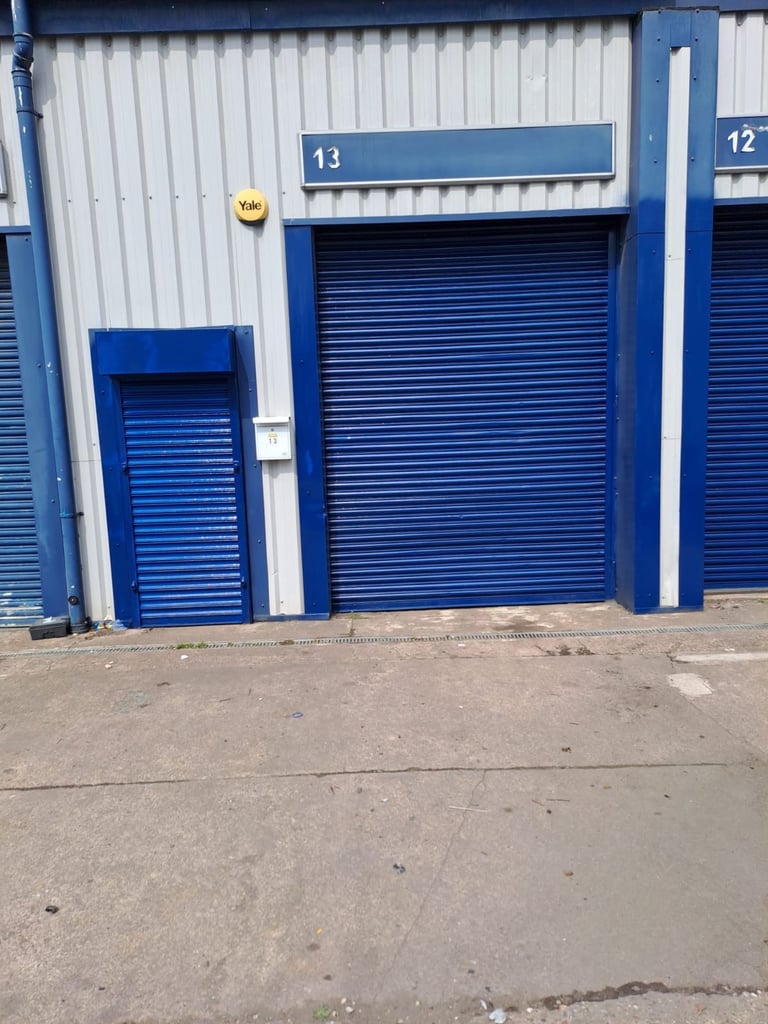Ideal for stock storage,joiners,carpenters,E commerce,light car repairs,workshop in Dudley centre