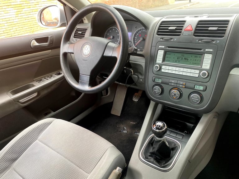 LEFT HAND DRIVE 2006 VOLKSWAGEN JETTA 1.6 FSI PETROL [FRENCH PLATES] MANUAL| LHD