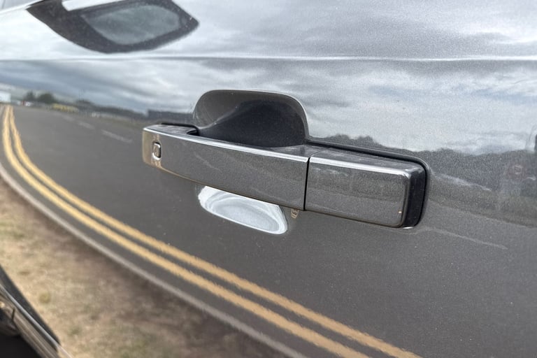 2025 Land Rover Defender 110 3.0 D250 MHEV X-Dynamic SE Auto 4WD Euro 6 (s/s) 5dr SUV Automatic