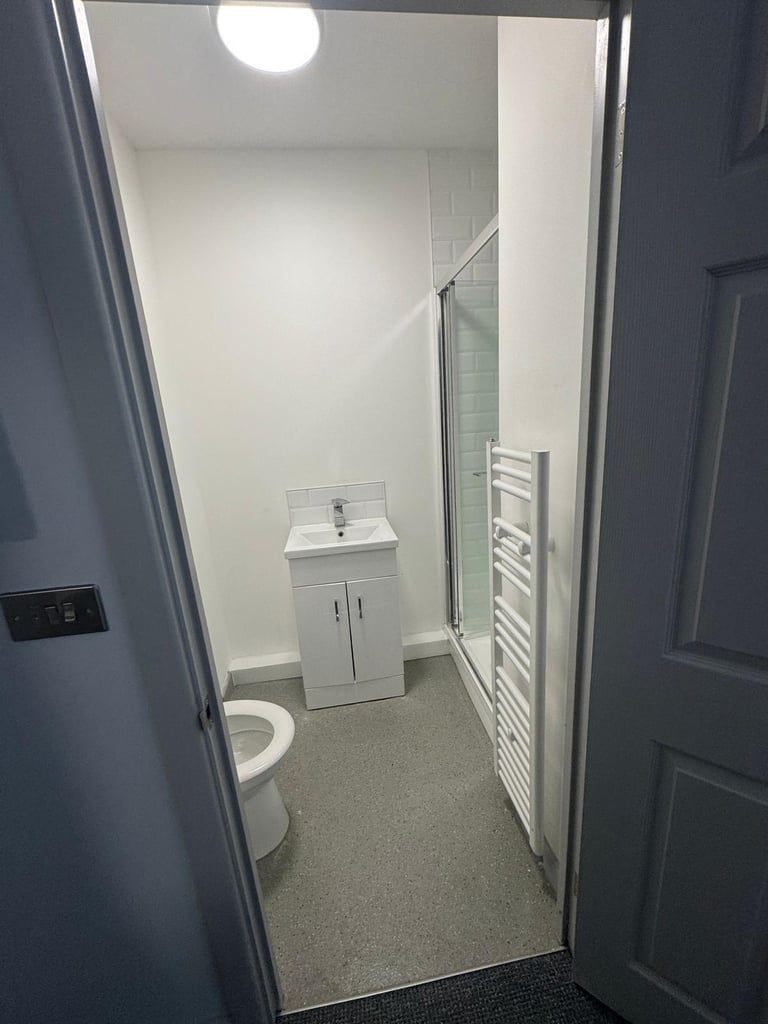 Seperate & Spacious Studio for Rent – CV1 3EG