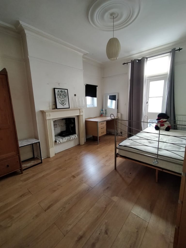 Spacious and Cosy Double Room for Rent in - UB10 0JB