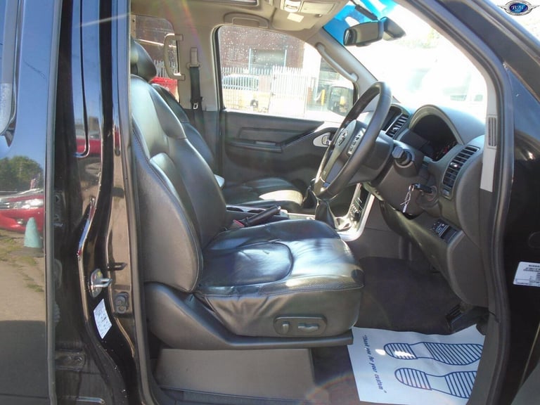 NISSAN PATHFINDER 2.5 dCi Tekna Black Manual Diesel 2011