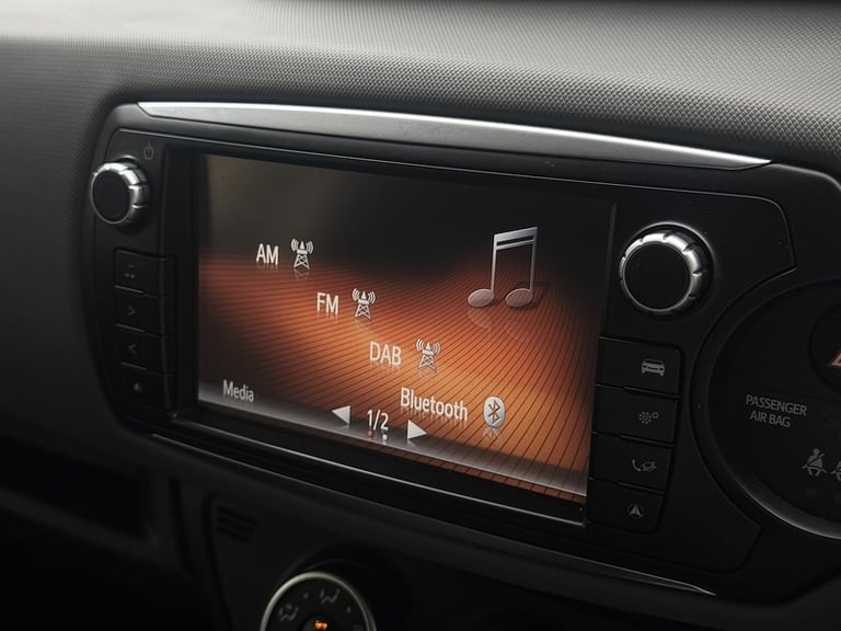 2016 Toyota Yaris Dual VVT-i Design Hatchback Petrol Manual