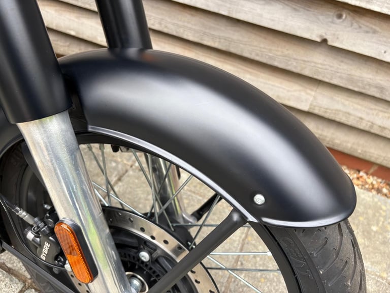 2023 / 23 Royal Enfield CLASSIC 350 £3500 Black 201 miles.