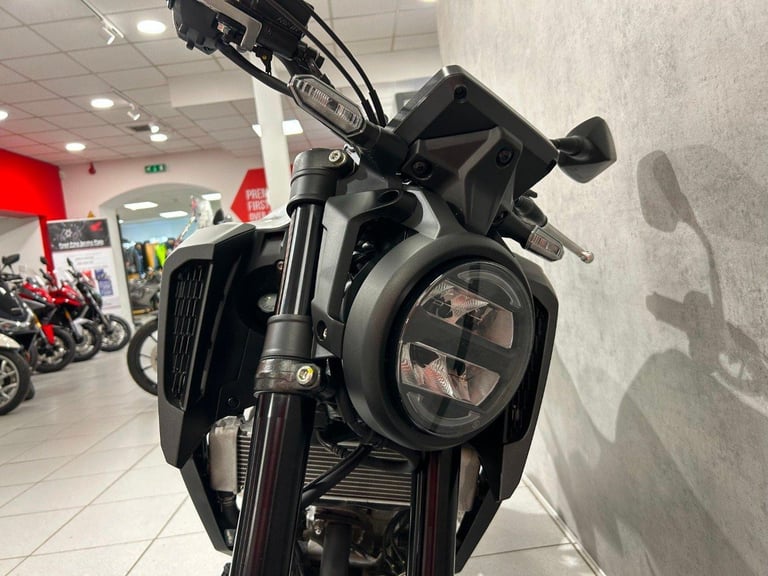 75/2025 Honda CB125R - ONLY 532 MILES!! - STUNNING!