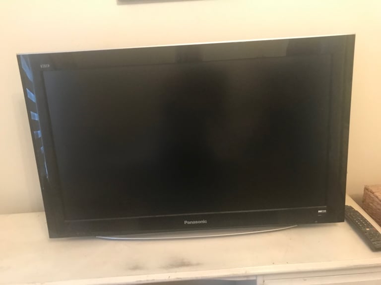 FREE Panasonic TV (not SMART) with wall bracket (PENDING COLLECTION)