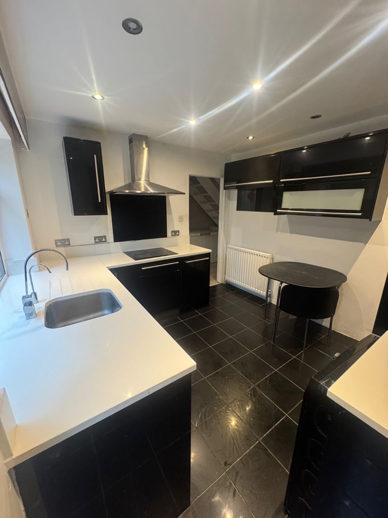 Double Rooms & single rooms available for rent 