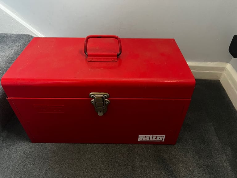 Metal tool box 