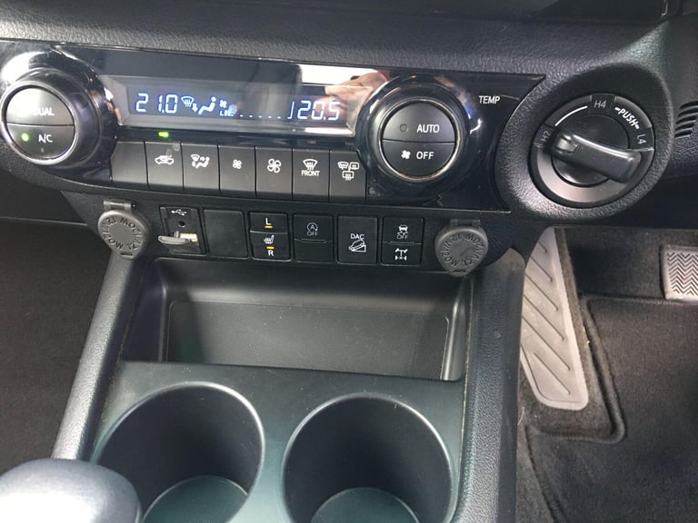 2023 Toyota Hilux 2.8 D-4D Invincible X Pickup Double Cab 4dr Diesel Auto 4WD Euro 6 (s/s) (2 Die...