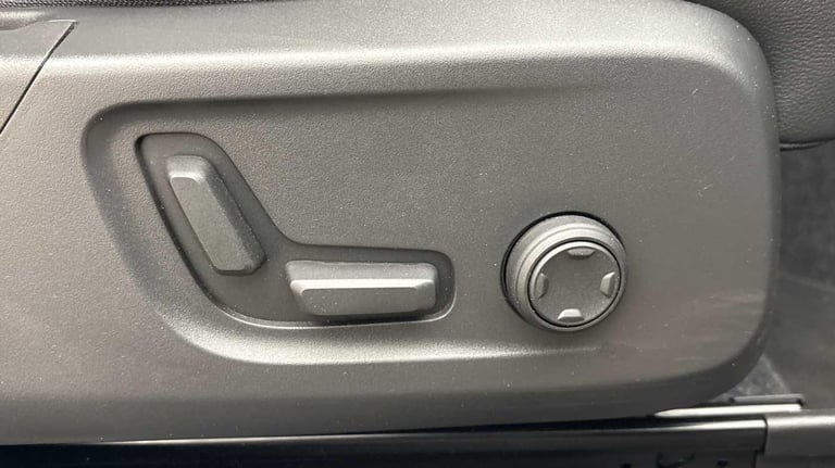 2025 Volvo XC40 2.0 B3P Ultra Dark 5dr Auto ESTATE PETROL Automatic