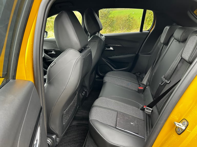 Peugeot, 208, Hatchback, 2022, Semi-Auto, 1199 (cc), 5 doors