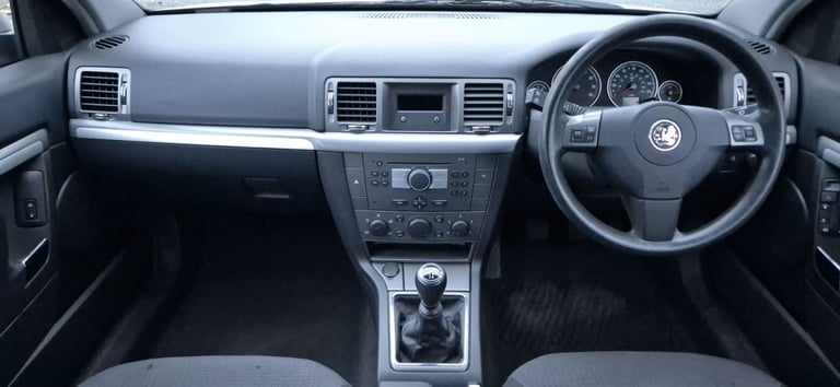 Low mileage, Long term owners, well cared for - 2007 Vauxhall Vectra Exclusiv 1.8 16V Petrol Manual