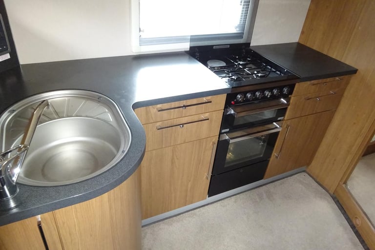 Autotrail Chieftain 2012 4 Berth 4 Belt Fixed Bed Motorhome For Sale