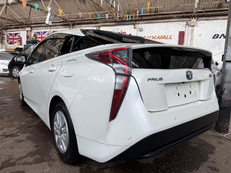 TOYOTA PRIUS 1.8 VVT-h Business Edition 1970