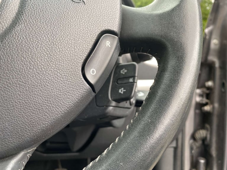 2010 Renault Clio 1.1 Clio Dynamique TomTom 16V 3dr Hatchback Petrol Manual