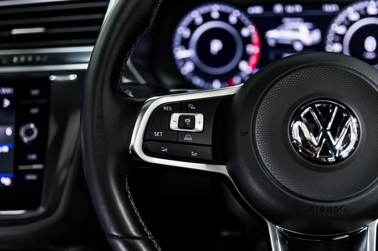 2017 Volkswagen Tiguan R LINE TSI BMT 4MOTION DSG SLIDING PANORAMIC ROOF Estate Petrol Semi Autom...