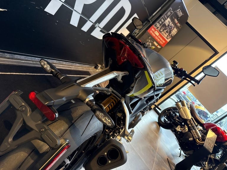 2025 Triumph Speed Triple 1200 RS PREMIUM COLOUR Petrol grey 6 Speed