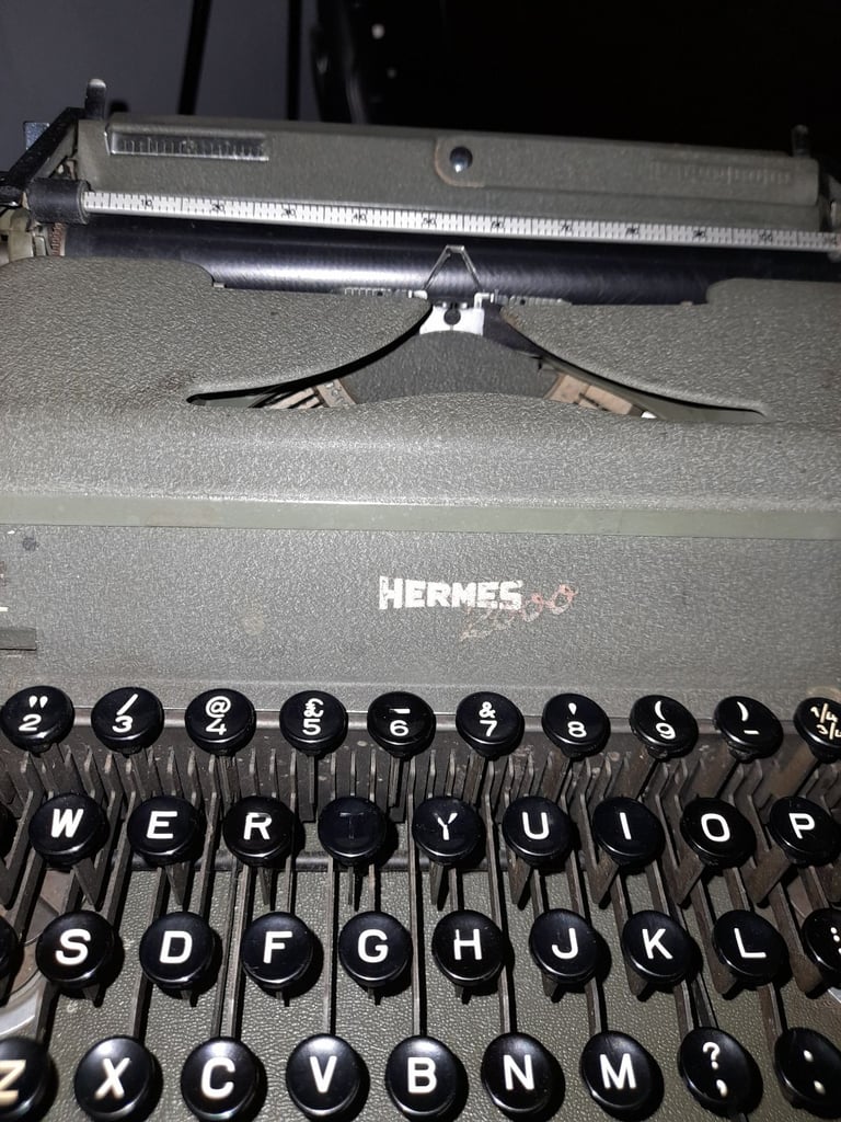 Vintage Hermes 2000 Typewriter - In Original Carry Case 
