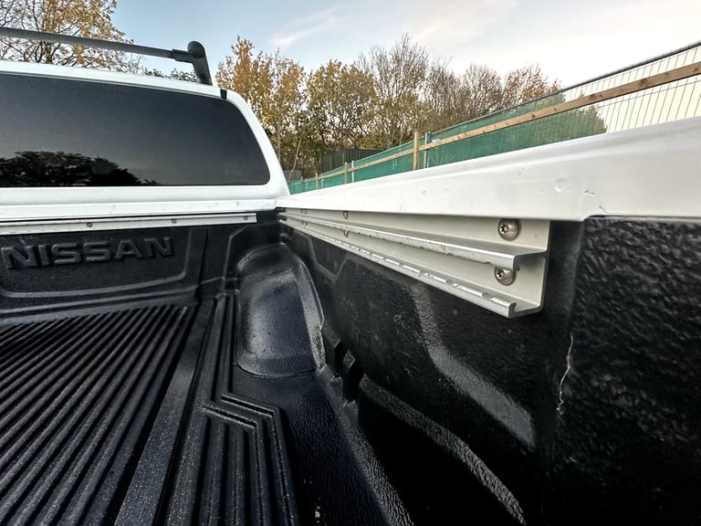 2013 Nissan Navara 3.0 dCi V6 Outlaw 4WD Diesel 4-Door Diesel