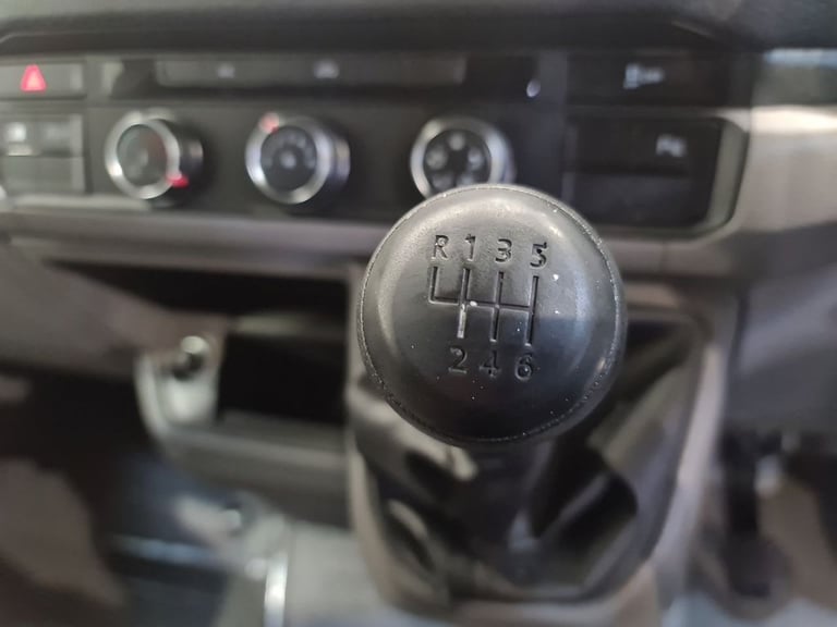 VOLKSWAGEN CRAFTER 2.0 TDI CR30 STARTLINE P/V FWD H/R 102 BHP MWB DIESEL