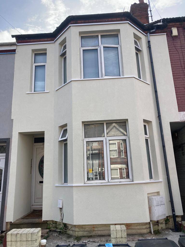 Bedsit to rent with own shower and toilet in Hazelbury Crescent LU1 1DG