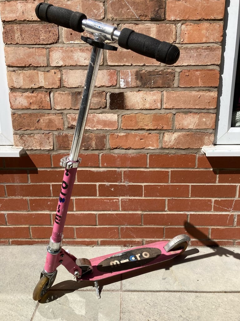 Micro Sprite Scooter - Pink - Ages 5 to 12 - Adjustable height - 2 Wheels