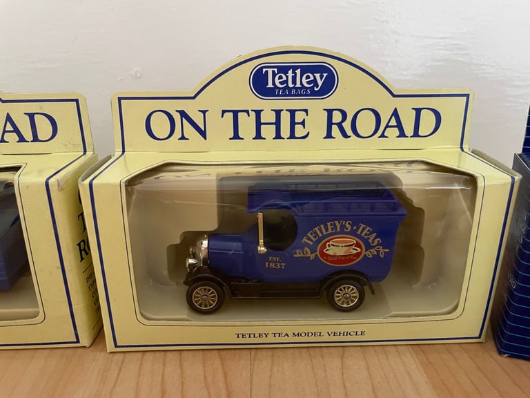 Bundle of die-cast models 