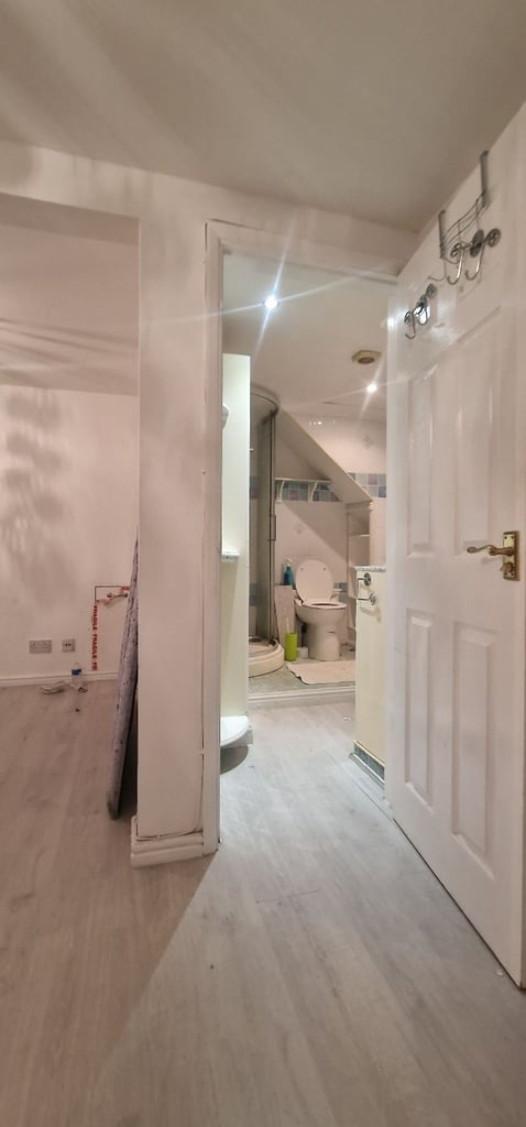 A Large 6 bedrooms, decent property for rent in Gillingham 