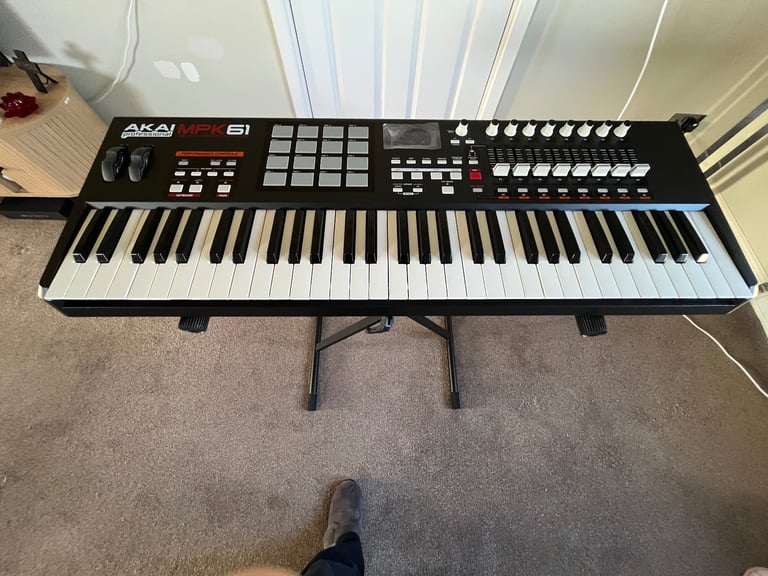 Akai MPK61 Midi Keyboard and Stand - Excellent Condition