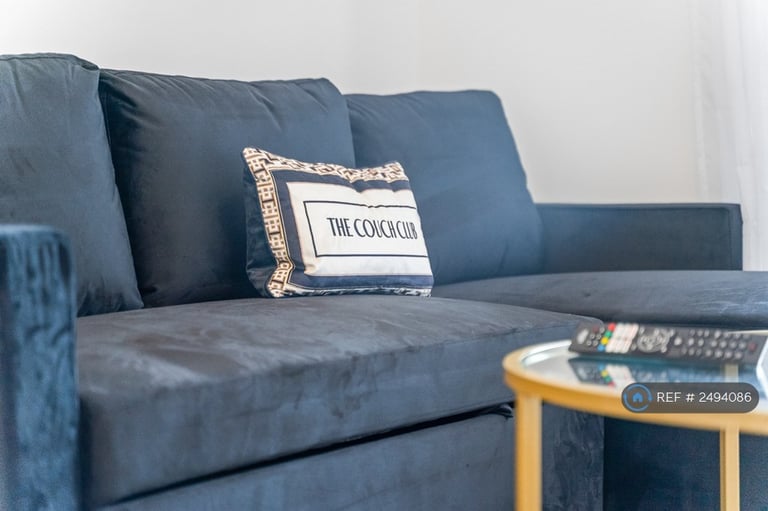 1 bedroom flat in Kingfisher Heights, London, E16 (1 bed) (#2494086)