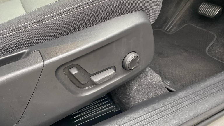 2022 Volvo XC40 2.0 B3 MHEV Plus SUV 5dr Petrol Hybrid DCT Auto Euro 6 (s/s) (163 ps) Petrol/Elec...