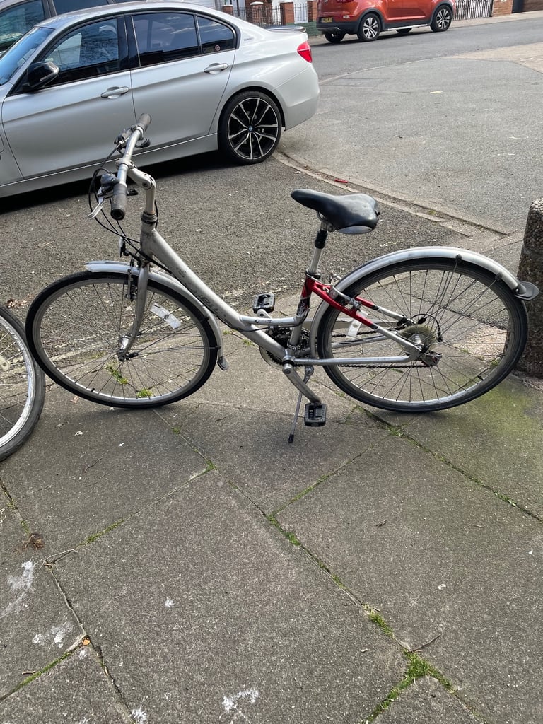 Ladies town bicycle 