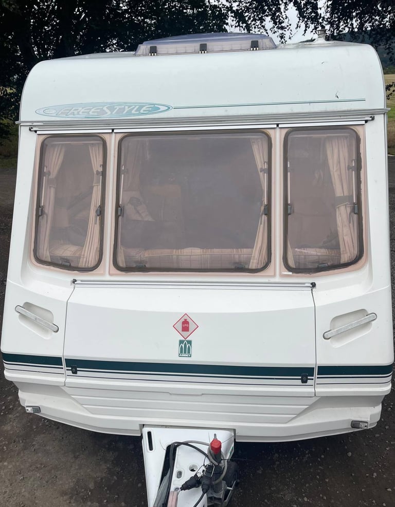 2003 Abbey Freestyle 520L SE – 4 Berth Caravan & Awnings