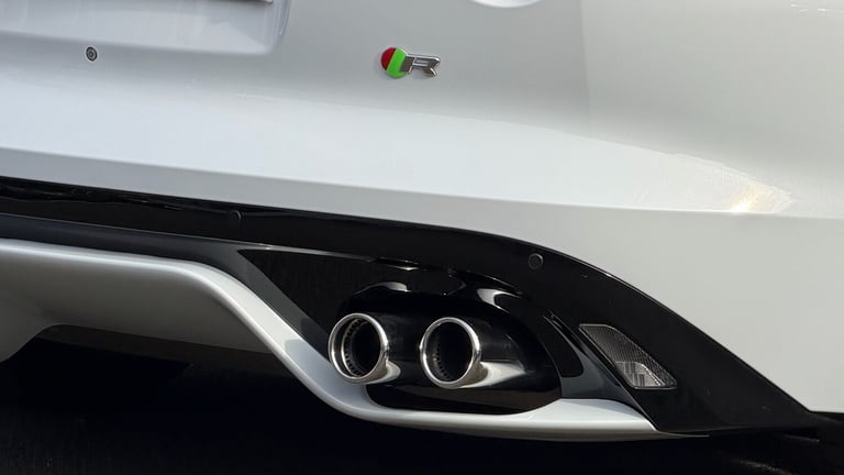 2018 Jaguar F-TYPE 5.0 Supercharged V8 R 2dr Auto AWD Petrol