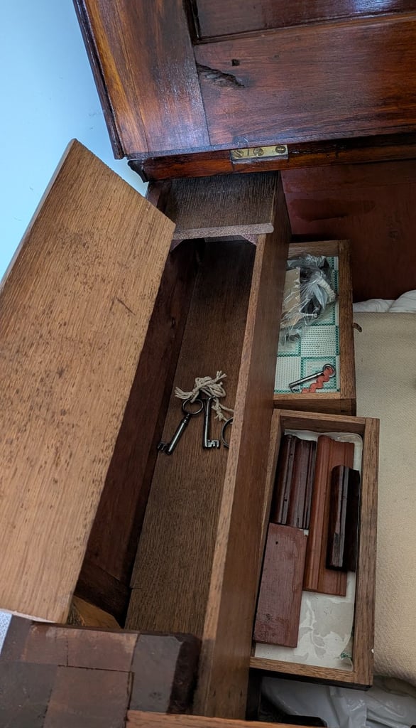 Antique oak mule chest of drawers . Georgian
