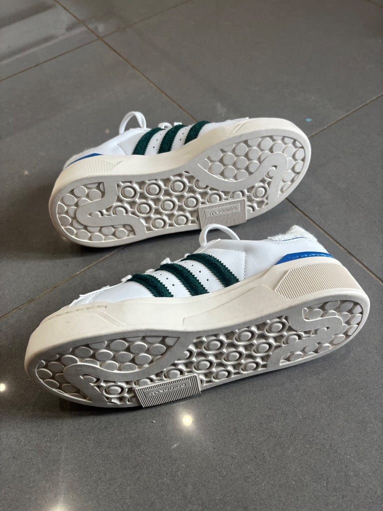 Adidas superstar size 4 