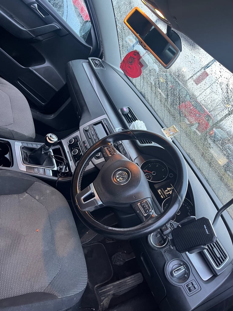 Volkswagen, PASSAT, Saloon, 2011, Manual, 1968 (cc), 4 doors