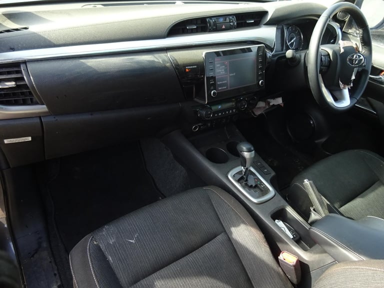 2024 73 REG TOYOTA HILUX INVINCIBLE D-4D 4WD DIESEL AUTO DAMAGED SALVAGE