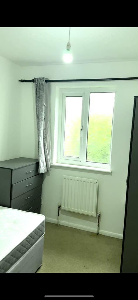 3 Bedroom House to Rent £2700 Parking/Garage/Garden