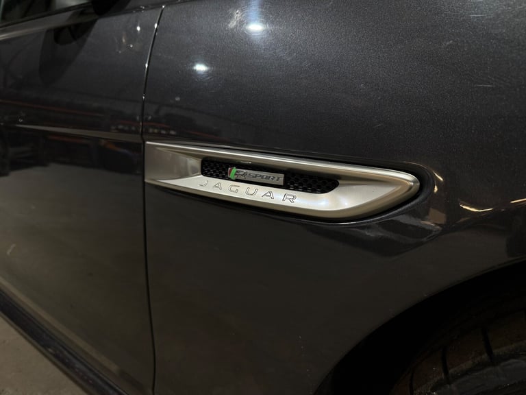 2017 Jaguar XF 2.0d R-Sport Saloon 4dr Diesel Auto AWD Euro 6 (s/s) (240 ps)