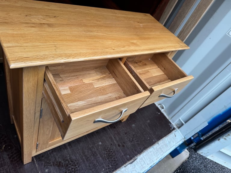 Solid oak Sideboard In Excellent Condition Possible Delivery 