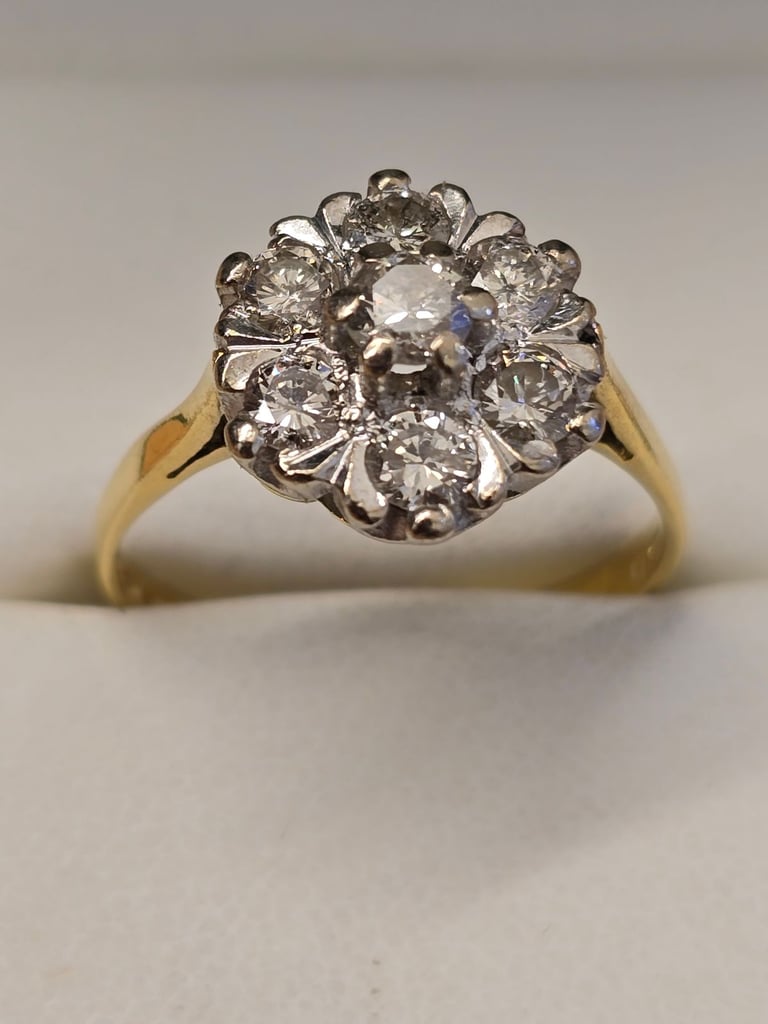 image for 18CT GOLD DIAMOND FLOWER CLUSTER