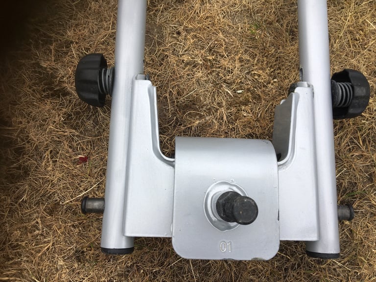 Thule 4-bike hanging towbar bike rack. VGC          