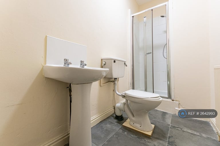 2 bedroom flat in Bath Road, Buxton, SK17 (2 bed) (#2642993)