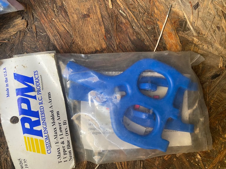 image for Traxxas t/e maxx arm set